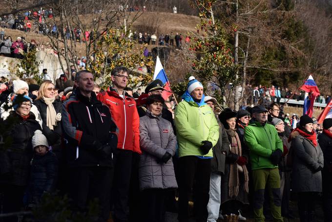 Predsednik Pahor na prireditvi ob 75. obletnici dragoke bitke, kjer je poloil tudi venec pred spomenik padlim v dragoki bitki.