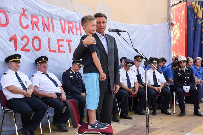 Predsednik republike na slovesnosti v rnem Vrhu nad Idrijo: "Brez gasilcev ne gre"