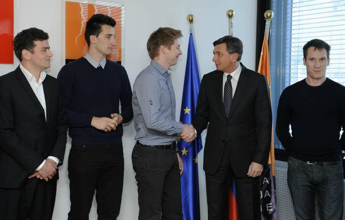 »Sodelovanje mladih pri projektu Slovenija 2030 je izjemnega pomena«. 