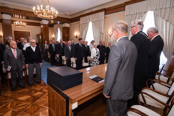 Predsednik republike na slavnostni skupini ob inavguraciji novih lanov Slovenske akademije znanosti in umetnosti