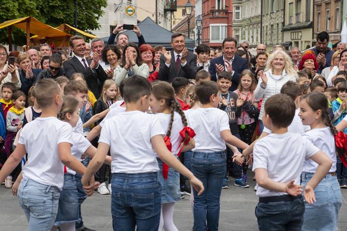 Predsednik Republike Slovenije Borut Pahor se je danes v Celju udeleil zakljune prireditve projekta Evropska vas, na kateri je nagovoril sodelujoe otroke.
