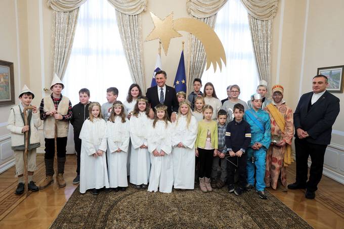 Predsednik Pahor sprejel skupino kolednikov
