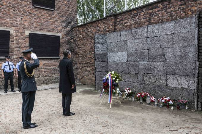 V okviru zadnjega dne uradnega obiska na Poljskem je predsednik Pahor obiskal muzejski kompleks koncentracijskega taboria Auschwitz-Birkenau