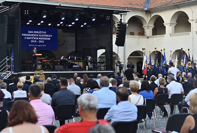 Predsednik Republike Slovenije Borut Pahor se je v Beltincih udeleil osrednje regijske proslave ob dnevu zdruitve prekmurskih Slovencev z matinim narodom. Predsednik republike je imel na osrednji regijski slovesnosti slavnostni nagovor.