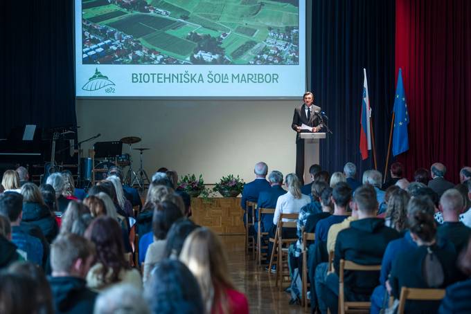 Predsednik Pahor Biotehniki oli Maribor, najstareji kmetijski oli na Slovenskem, ob 150-letnici vroil Zahvalo predsednika republike: »Drubo prihodnosti gradimo na slavni tradiciji«