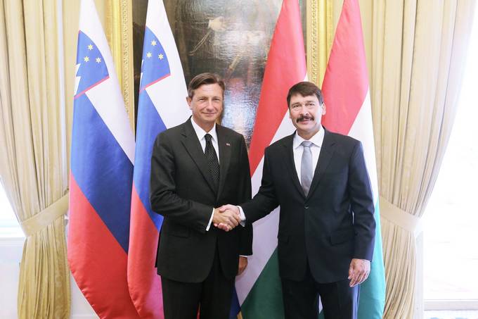 Predsednik Republike Slovenije Borut Pahor se mudi na uradnem obisku na Madarskem