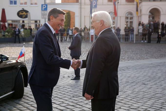 Predsednik Republike Slovenije Borut Pahor se mudi na uradnem obisku v Zvezni republiki Nemiji.