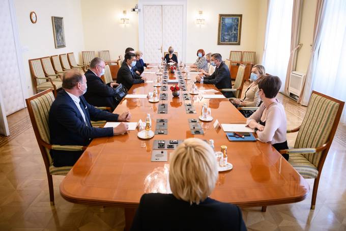 Varuh lovekovih pravic Peter Svetina je predsedniku republike predstavil Letno poroilo za leto 2019