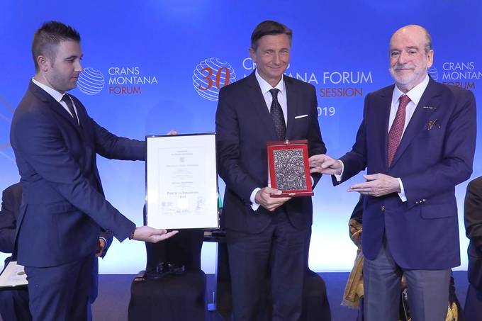 Predsednik Pahor v enevi prejel priznanje foruma Crans Montana "Prix de la Fondation"