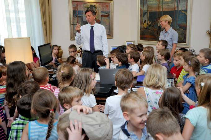 Otroci iz vrtca Anice ernejeve obiskali predsednika