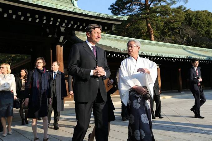 Predsednik republike Pahor prvi dan na Japonskem - obisk v svetiu Meiji