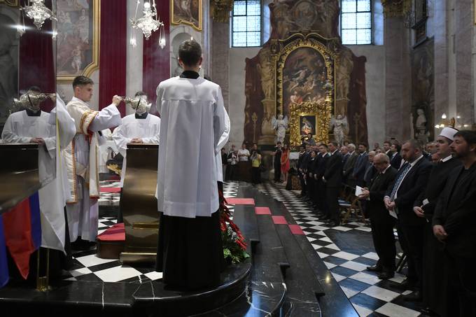 Predsednik republike se je udeleil mae za domovino