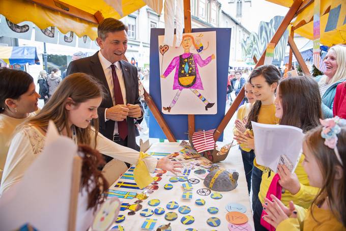 Predsednik Republike Slovenije Borut Pahor se je danes v Celju udeleil zakljune prireditve projekta Evropska vas, na kateri je nagovoril sodelujoe otroke.