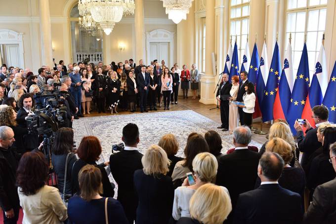 Predsednik Pahor na posebni slovesnosti vroil dravna odlikovanja: srebrni red za zasluge, red za zasluge in medaljo za zasluge