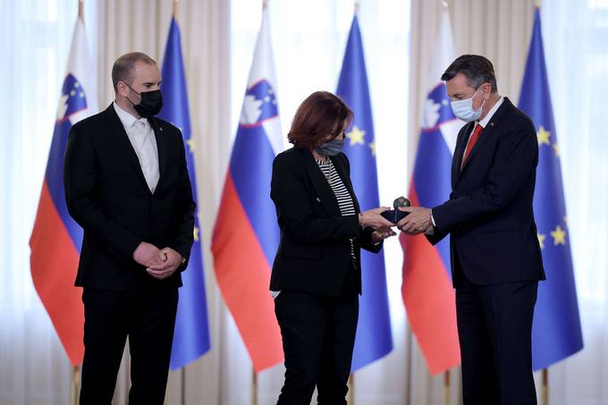 Predsednik republike vroil priznanje jabolko navdiha Dravnemu panonemu nordijskemu centru Kranj, ki sta ga ustanovili Gimnazija Franceta Preerna Kranj in Smuarska zveza Slovenije