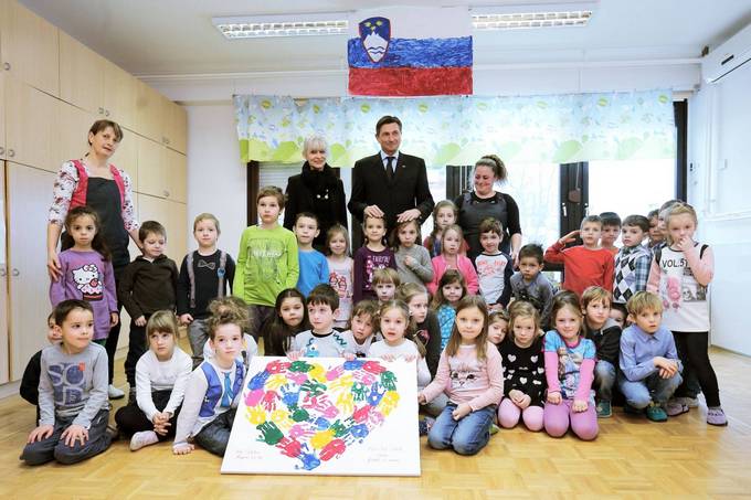 Predsednik republike na obisku v Kranjskih vrtcih - enoti ebelice