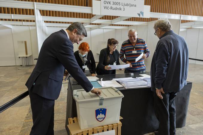 Predsednik Pahor je glasoval na predasnem glasovanju na volitvah za predsednika Republike Slovenije
