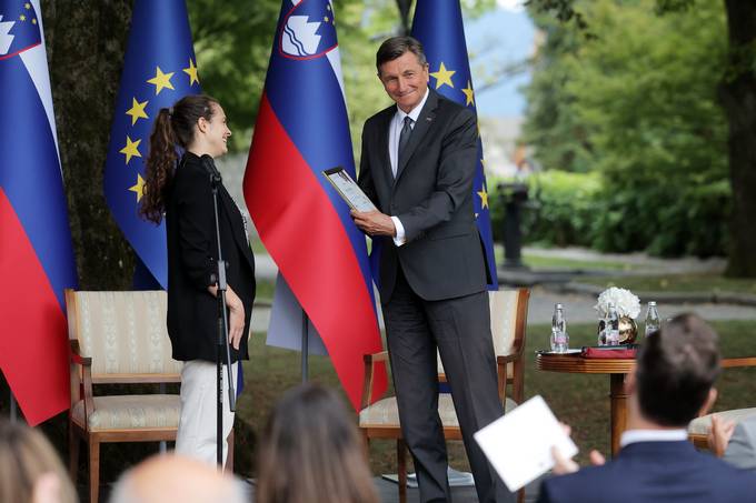 Enajsto tradicionalno sreanje in pogovor predsednika Pahorja s lani in lanicami Drutva v tujini izobraenih Slovencev VTIS: »Mladi in poklici prihodnosti – za zeleno in inovativno Slovenijo«