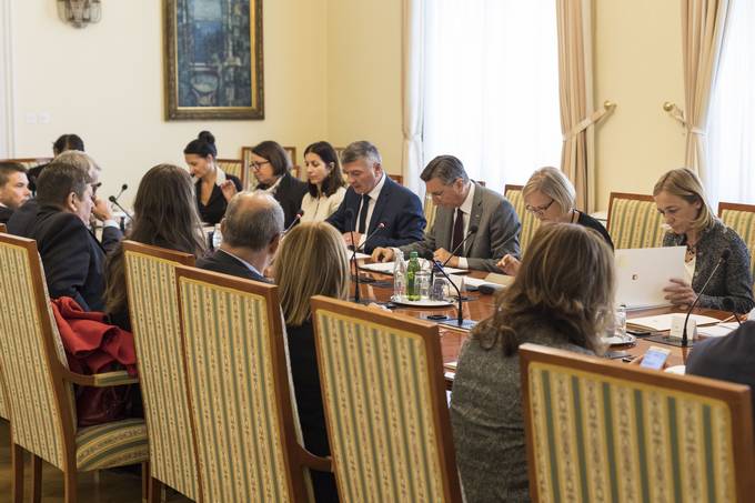 Predsednik Pahor s pogajalci parlamentarnih strank o spremembah meja volilnih okrajev