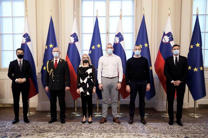 Predsednik Pahor je povial brigadirja Roberta Glavaa v in generalmajorja Slovenske vojske