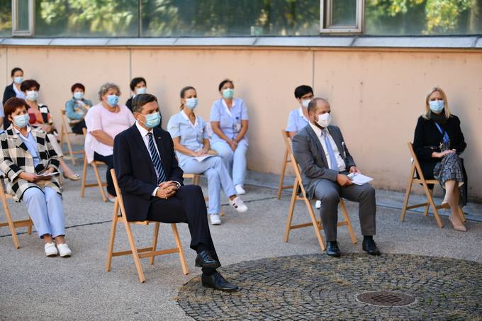 Predsednik republike na slovesnosti ob podelitvi priznanj na podroju zdravstvene nege UKC Ljubljana