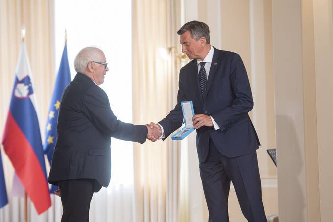 Predsednik Republike Slovenije Borut Pahor je danes na posebni slovesnosti v Predsedniki palai vroil dravna odlikovanja