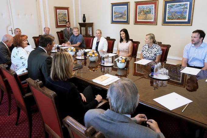 Predsednik Pahor sprejel predstavnike civilne iniciative "Bogatimo olstvo" in predstavnike civilne iniciative "Zdrueni stari"
