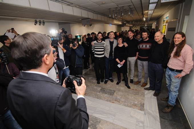 Predsednik republike Borut Pahor se je v Mali galeriji Cankarjevega doma udeleil otvoritve fotografske razstave Multitaskerji, na kateri so s svojimi deli zastopani avtorji Uro Abram, Miha Fras, Borut Krajnc, Matej Leskovek, Borut Peterlin in Igor kafar.