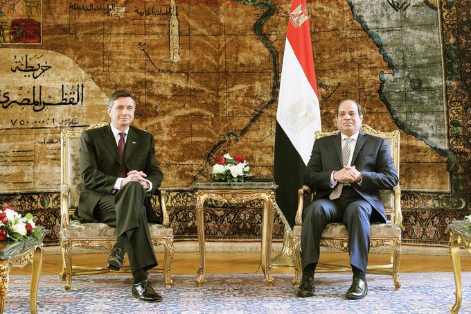 Predsednik Pahor se je sreal z gostiteljem, egiptovskim predsednikom Abdelom Fatahom al Sisijem