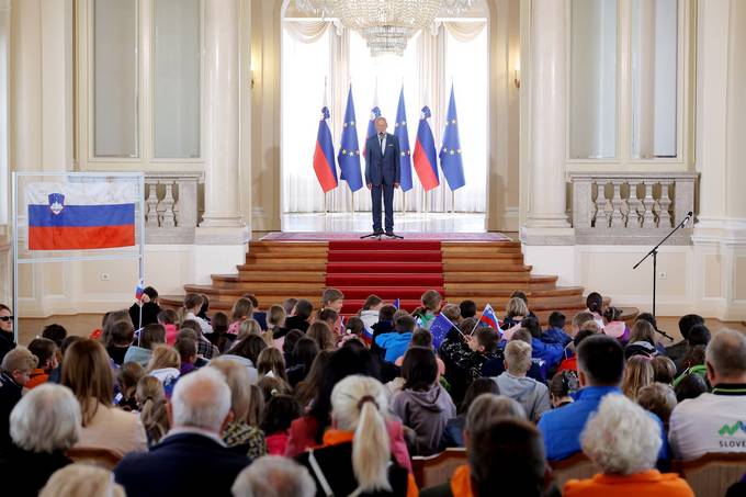 Ob dravnem prazniku, dnevu slovenskega porta dan, v Predsedniki palai dan odprtih vrat
