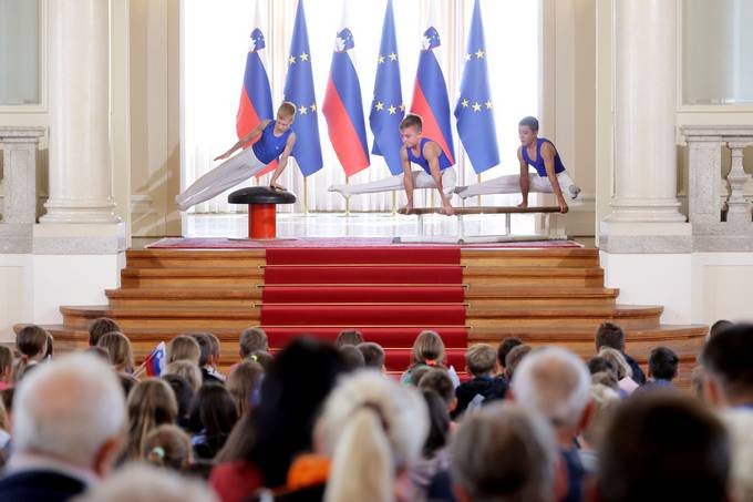 Ob dravnem prazniku, dnevu slovenskega porta dan, v Predsedniki palai dan odprtih vrat