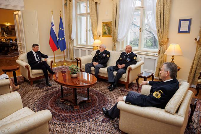 Predsednik Pahor ob 33. obletnici sprejel predstavnike Zveze policijskih veteranskih drutev Sever
