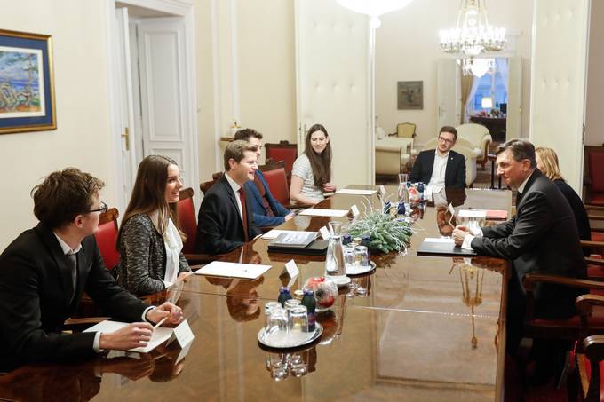 Predsednik republike je gostil tradicionalni pogovor ob sreanju z Drutvom v tujini izobraenih Slovencev (VTIS)