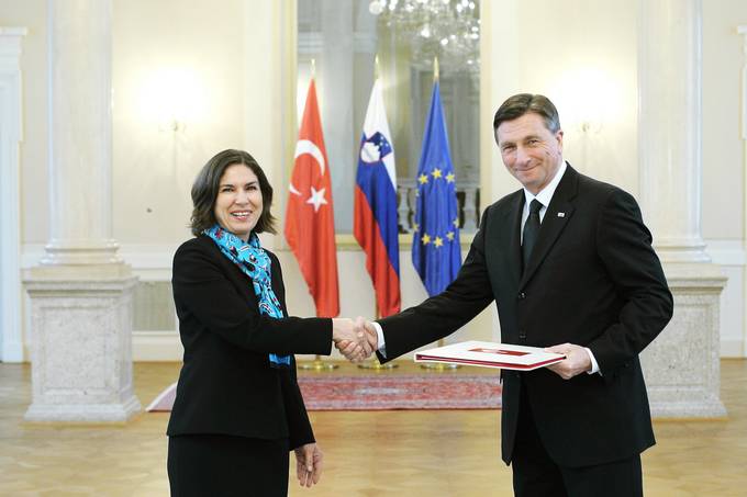 Predsednik Republike Slovenije Borut Pahor in novoimenovana izredna in pooblaena veleposlanica Republike Turije Esen Altuğ