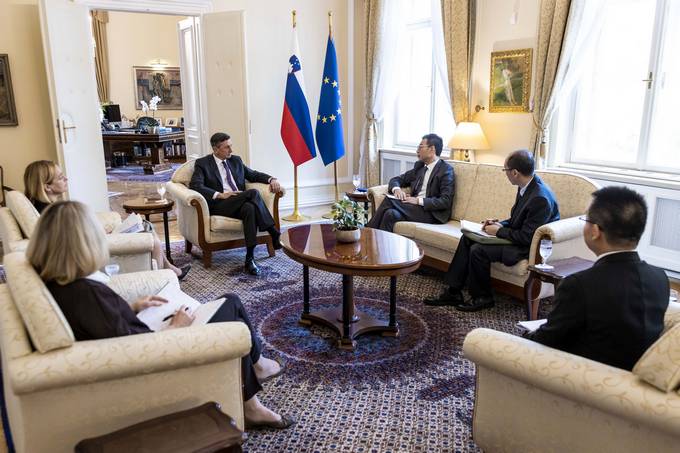 Predsednik republike je na pogovor sprejel veleposlanika Ljudske republike Kitajske Shunqina