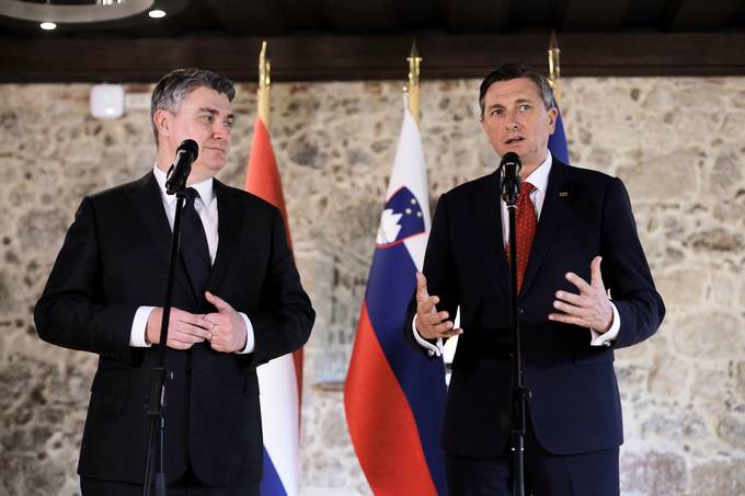 Prvo sreanje slovenskega predsednika Pahorja in novega hrvakega predsednika Milanovia