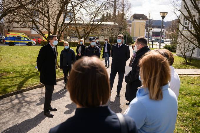 Predsednik Republike Slovenije Borut Pahor je danes obiskal Breice in se sestal s tabom Civilne zaite za Posavje