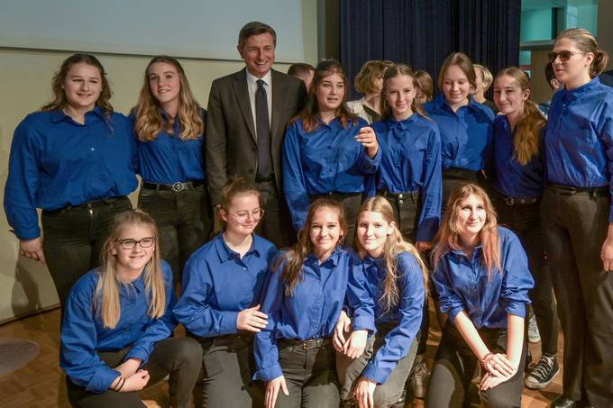 Predsednik Pahor Biotehniki oli Maribor, najstareji kmetijski oli na Slovenskem, ob 150-letnici vroil Zahvalo predsednika republike: »Drubo prihodnosti gradimo na slavni tradiciji«