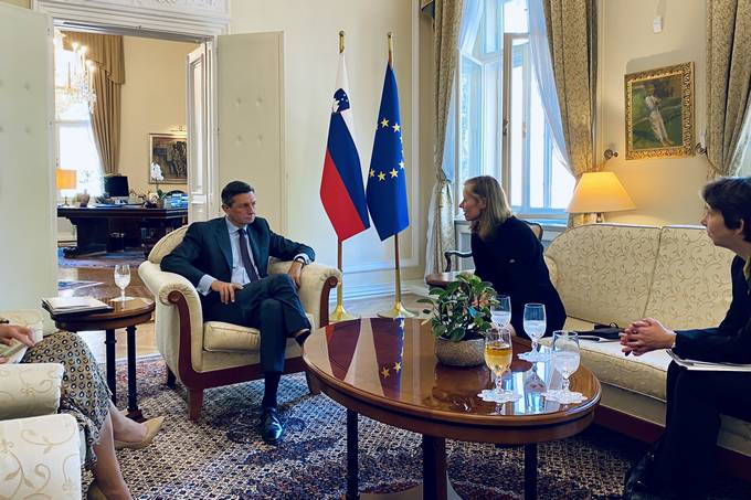 Predsednik Republike Slovenije Borut Pahor je v Predsedniki palai sprejel Tiffany Sadler, veleposlanico Zdruenega kraljestva Velike Britanije in Severne Irske v Republiki Sloveniji