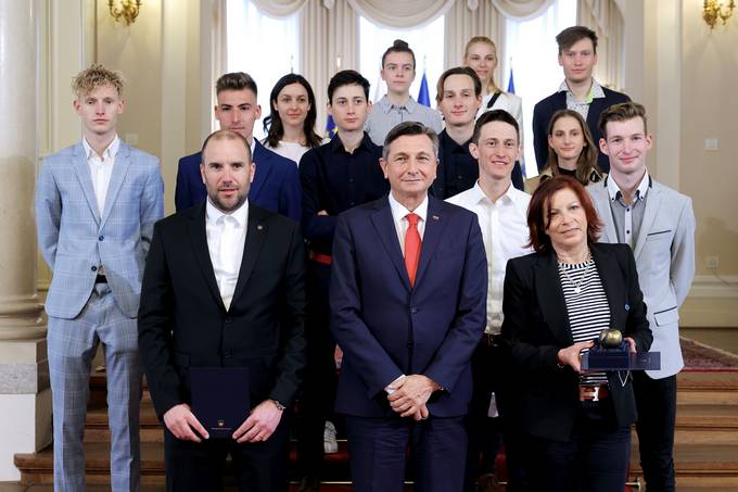 Predsednik republike vroil priznanje jabolko navdiha Dravnemu panonemu nordijskemu centru Kranj, ki sta ga ustanovili Gimnazija Franceta Preerna Kranj in Smuarska zveza Slovenije