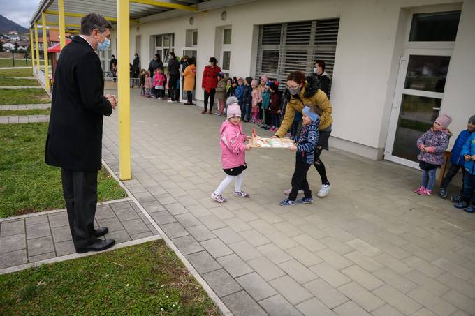 Predsednik republike je obiskal Vrtec entjur