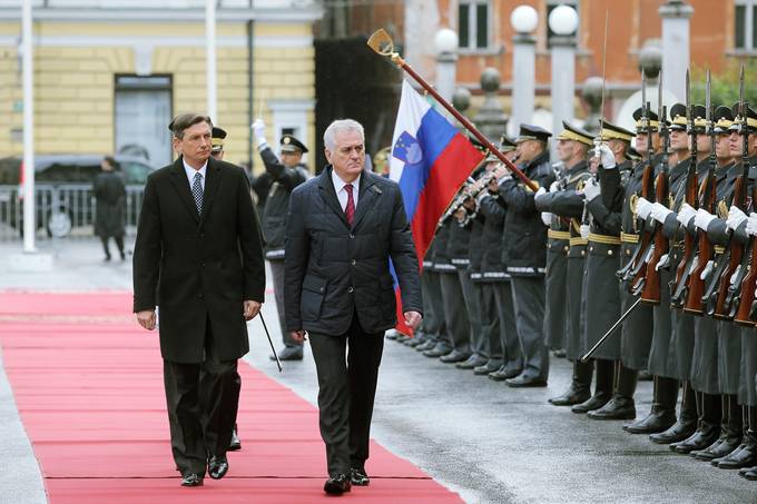 Na povabilo predsednika Republike Slovenije Boruta Pahorja se na uradnem obisku v Republiki Sloveniji mudi predsednik Republike Srbije Tomislav Nikoli