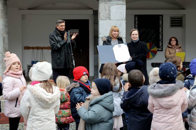 Predsednik Pahor obiskal Urulinski zavod ob 320-letnici prihoda urulink v Ljubljano in ob 20-letnici Angelinega vrtca, prvega vrtca montessori v Sloveniji