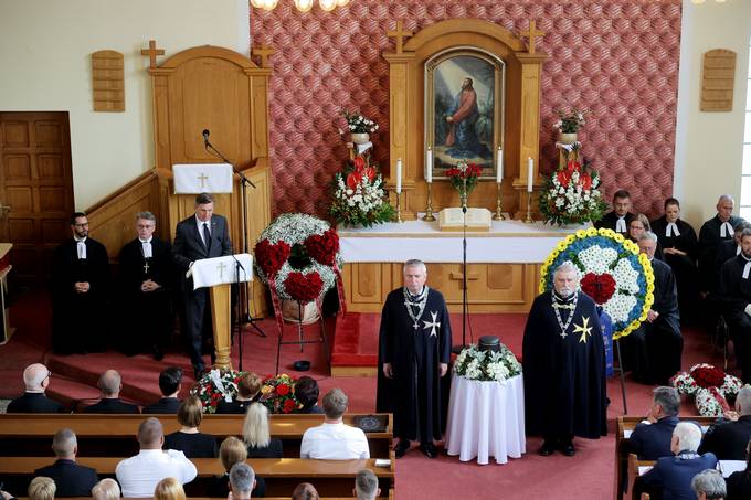 Predsednik Pahor je imel govor na alni slovesnosti za umrlim astnim kofom slovenske evangelianske cerkve Gezo Ernio