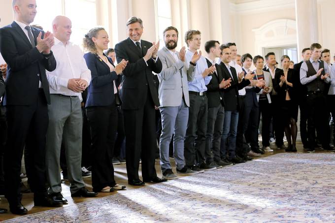 Predsednik Pahor gostil sprejem za portnice in portnike Smuarske zveze Slovenije
