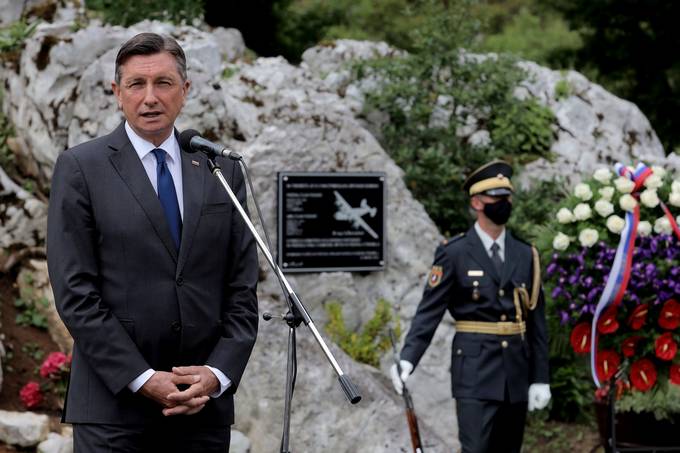 Predsednik Pahor ob poastitvi Dneva slovensko-britanskega prijateljstva: “Spominska ploa je slaven pomnik prijateljstva in solidarnosti v najbolj zahtevnih in traginih asih”