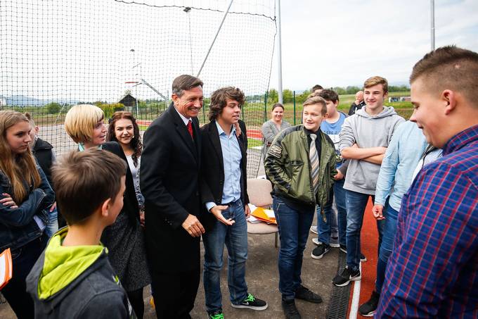 Predsednik Pahor se je udeleil slovesnosti ob 70. obletnici delovanja Vzgojno-izobraevalnega zavoda v Smledniku ter 150. obletnici rojstva Frana Milinskega