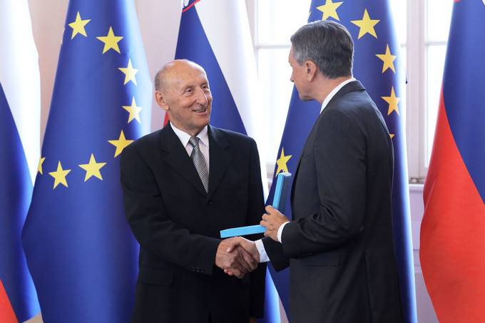Predsednik Pahor vroil red za zasluge mag. Ivanu Sivcu