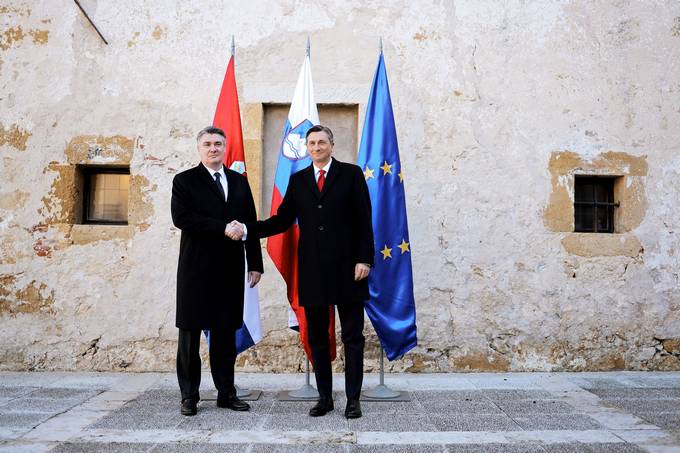 Prvo sreanje slovenskega predsednika Pahorja in novega hrvakega predsednika Milanovia