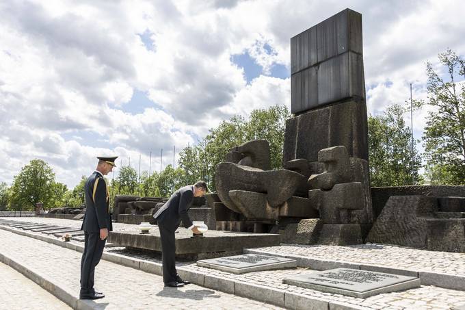 V okviru zadnjega dne uradnega obiska na Poljskem je predsednik Pahor obiskal muzejski kompleks koncentracijskega taboria Auschwitz-Birkenau